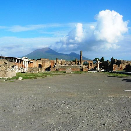 Chez Vous Pompei Apartment Bagian luar foto